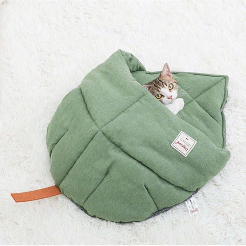 Leaf-Shaped Cozy Cat Niche Bed with Hood - Green Cotton Comfort-Cat Bed-2-Colydia