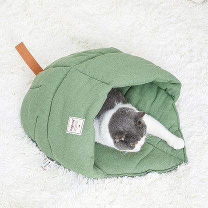 Leaf-Shaped Cozy Cat Niche Bed with Hood - Green Cotton Comfort-Cat Bed-5-Colydia