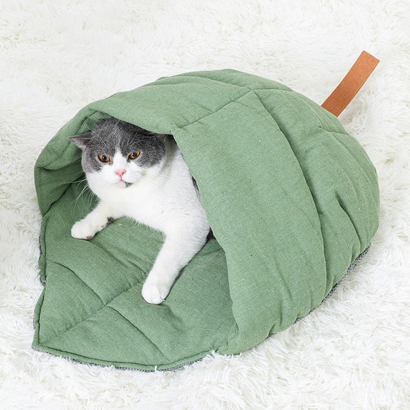 Leaf-Shaped Cozy Cat Niche Bed with Hood - Green Cotton Comfort-Cat Bed-1-Colydia