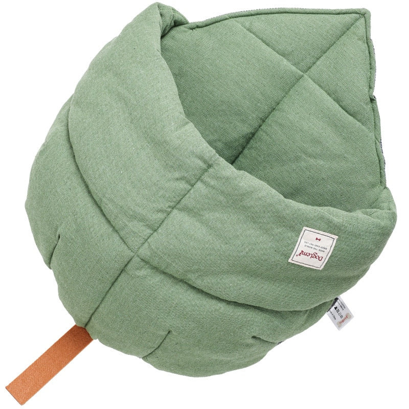 Leaf-Shaped Cozy Cat Niche Bed with Hood - Green Cotton Comfort-Cat Bed-6-Colydia