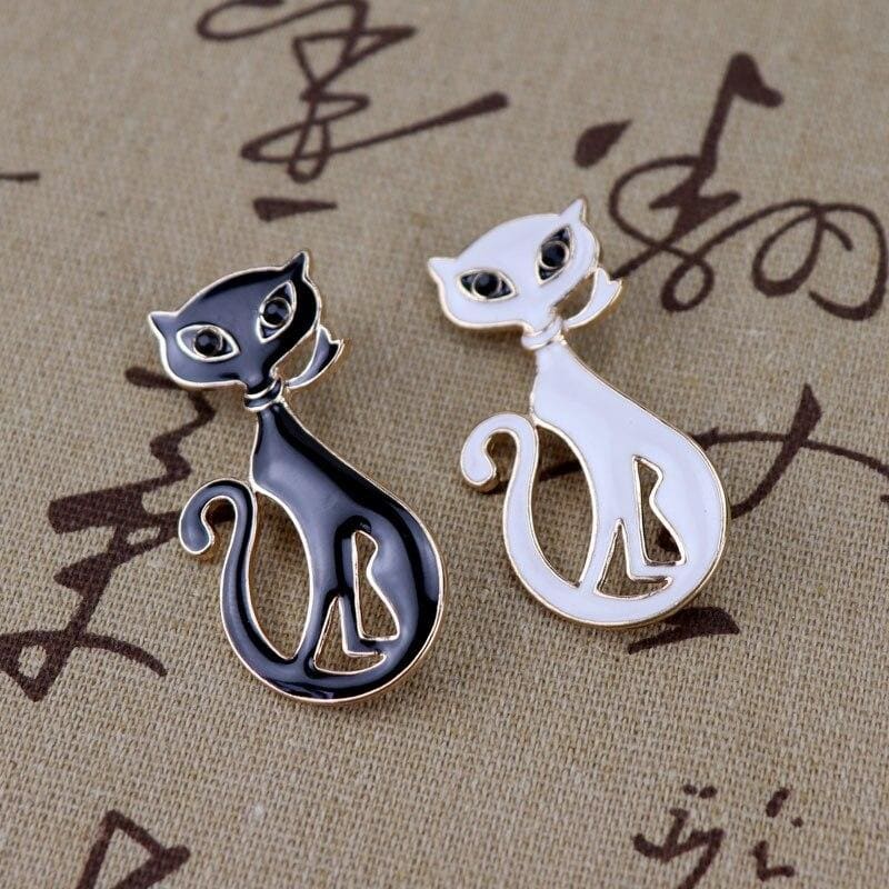 Elegant Zinc Alloy Cat Brooch with Enchanting Big Eyes Design-Brooch-2-Colydia