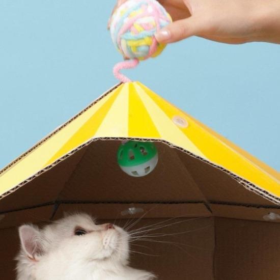 Colorful Circus Tent with Scratcher & Toys for Cats' Playful Adventure-Cat Scratching Post and Play Tent-5-Colydia