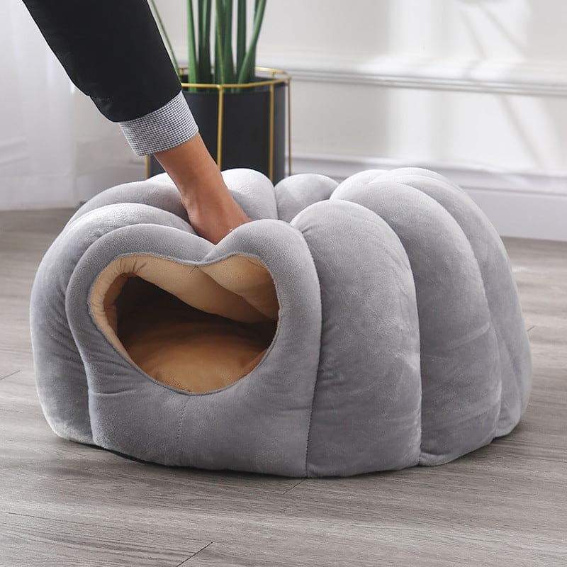 Pumpkin-Shaped Cat Bed Niche for Halloween Decor - Cozy & Stylish-Cat Bed-5-Colydia