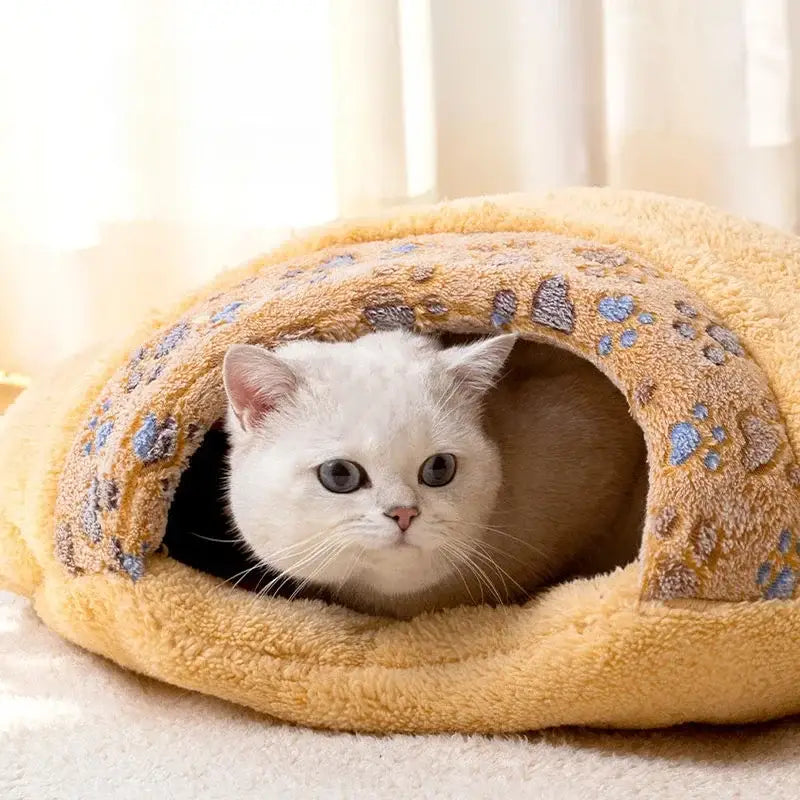 Cozy Cat Sleeping Bag: Warm, Secure, All-Season Feline Nest-Cat Sleeping Bag-1-Colydia